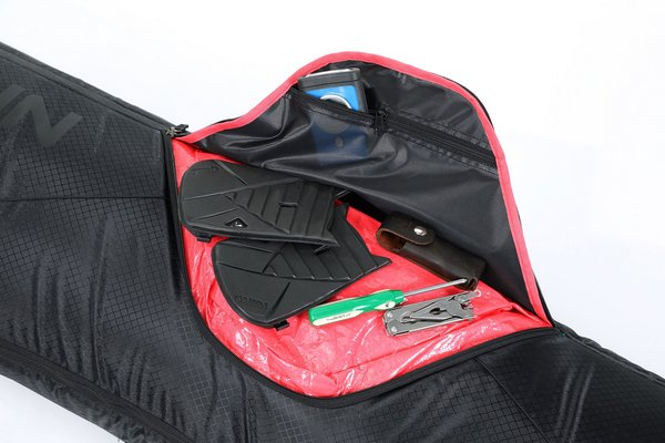 Nitro Tracker Wheelie Board Bag 2026